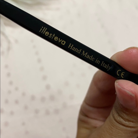 Designer glasses - Picture 4 of 5